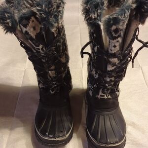 Muk Luks Patterned Winter Boots with Fur Trim